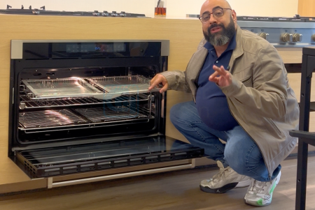 Gabriel Garbin apresenta o Forno Tecno Professional 90 cm no showroom da Center Garbin