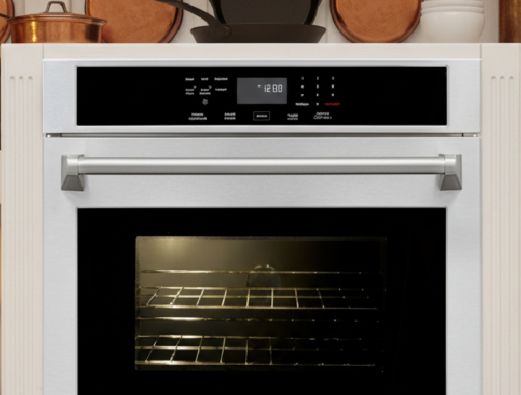 Comandos digitais touch no forno Evol